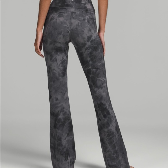 SOLD Lululemon groove pant - Picture 4 of 9